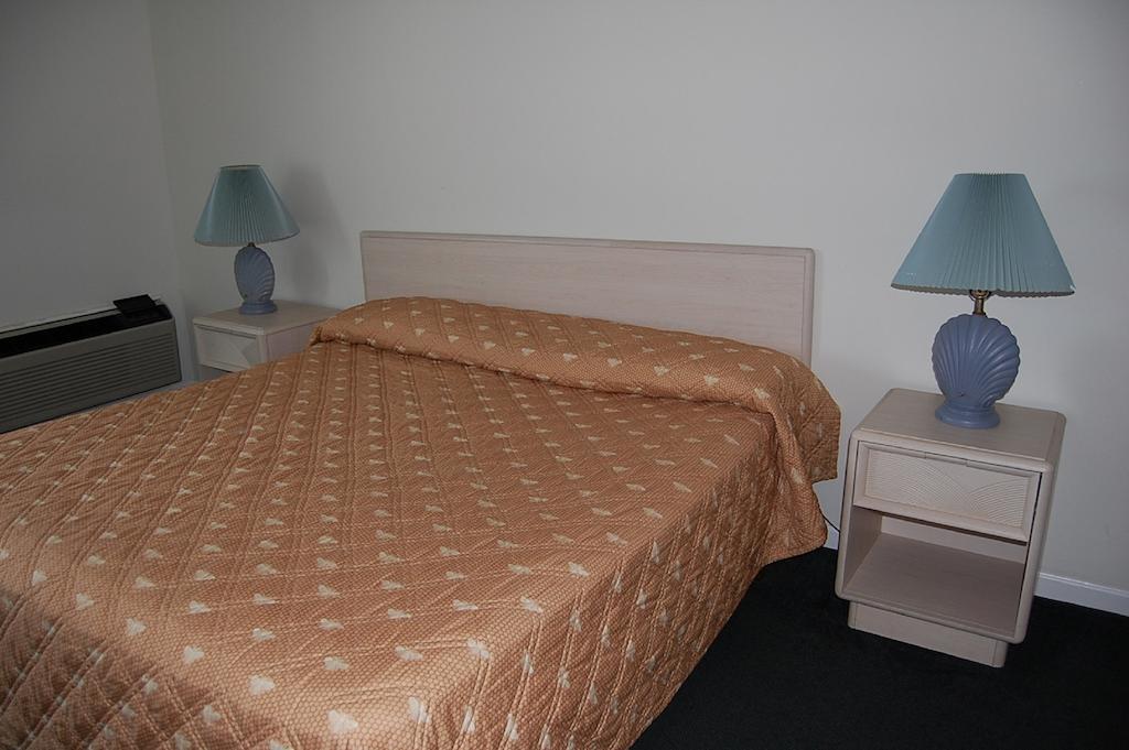 Point 1 Resort & Motel Westerly Room photo